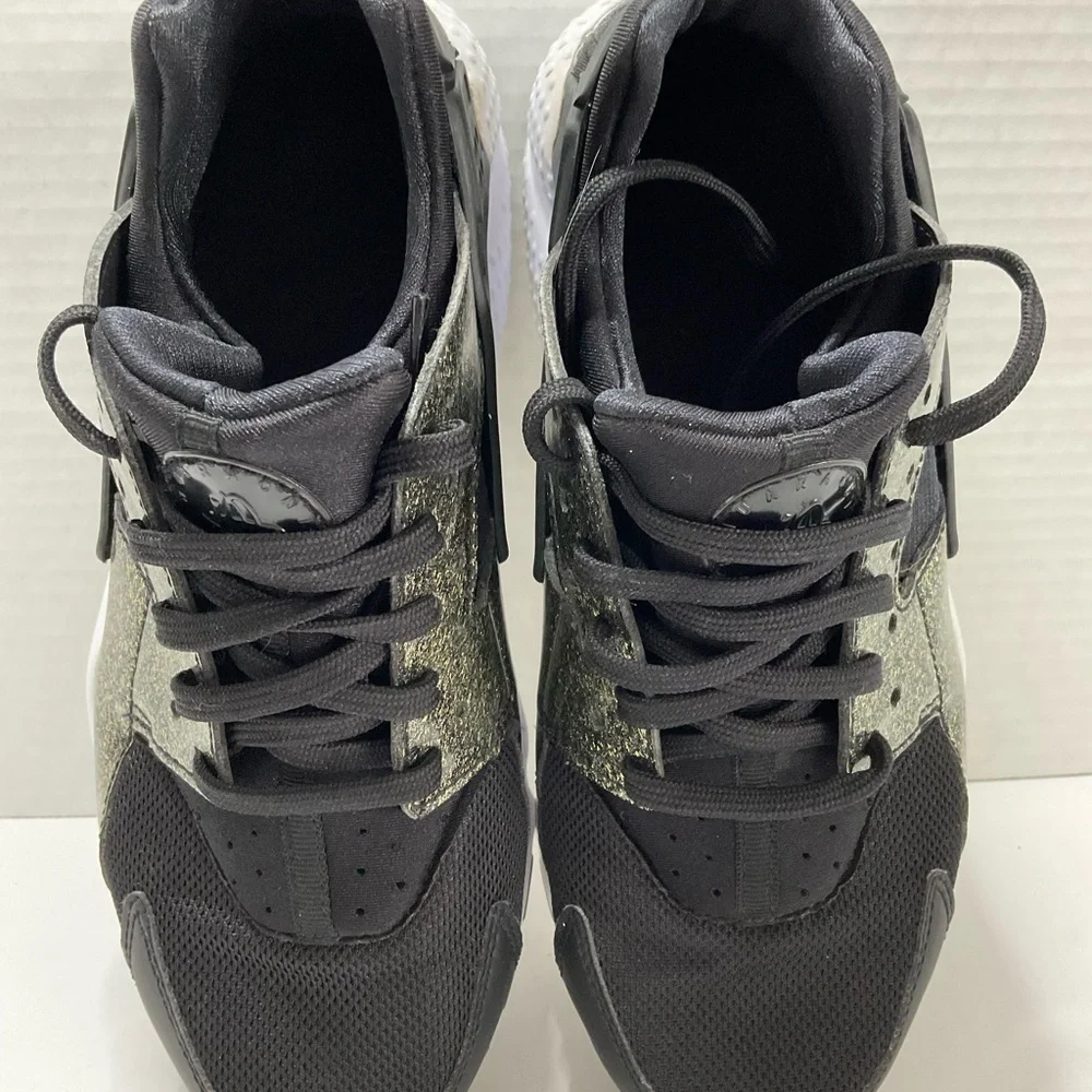 Nike Huaraches Black and Gold girls